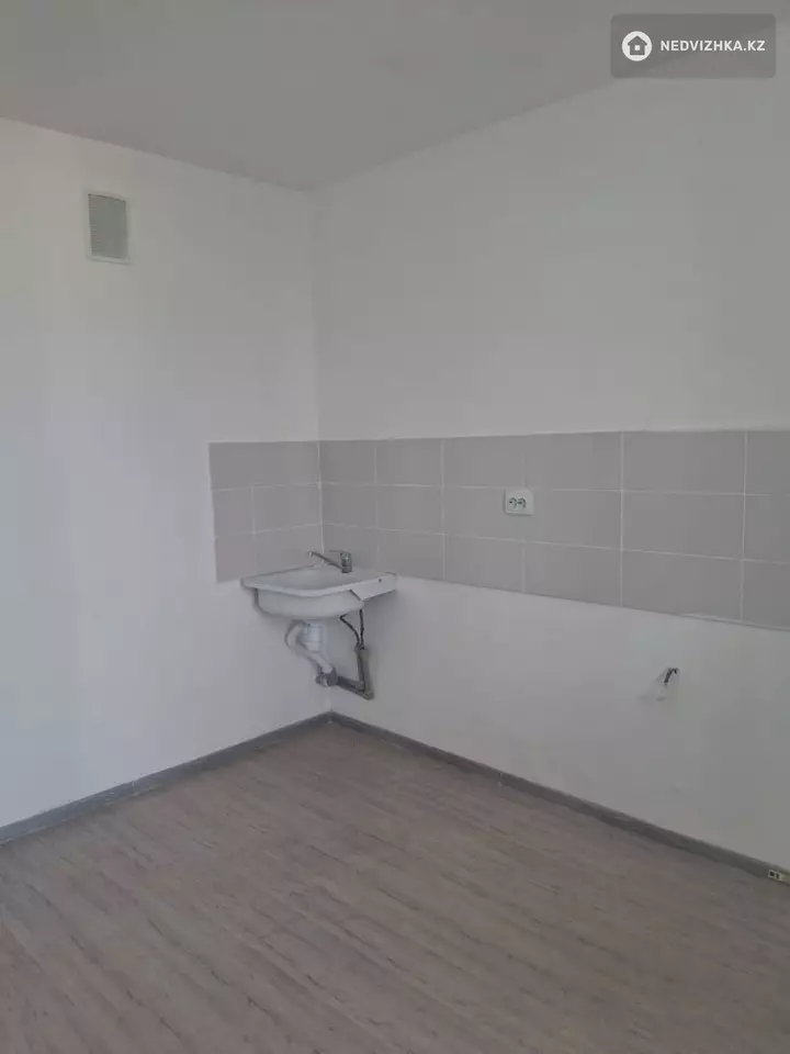 1-комнатная квартира, этаж 15 из 17, 38 м², фотография 5