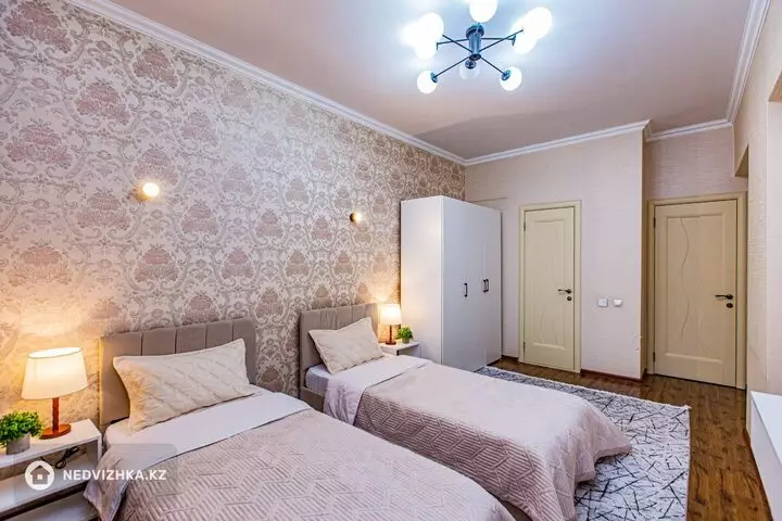 3-комнатная квартира, этаж 4 из 17, 75 м², Посуточно, фотография 2