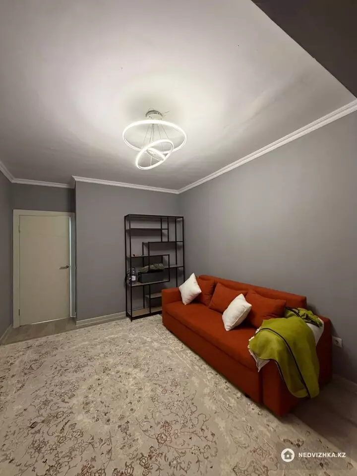 1-комнатная квартира, этаж 1 из 9, 40 м², На длительный срок, фотография 2