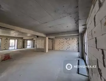 4-комнатная квартира, этаж 2 из 4, 134 м²
