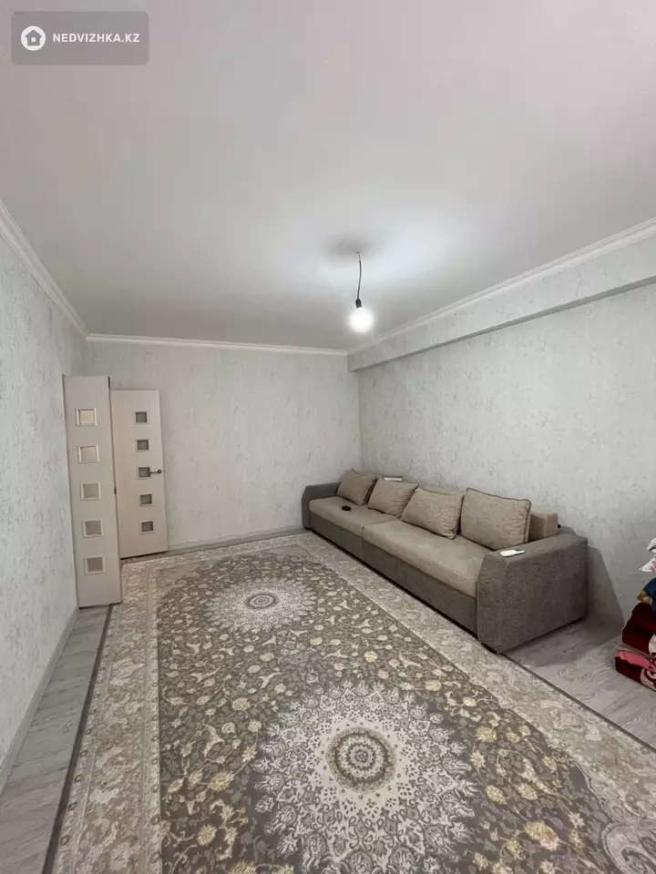 3-комнатная квартира, этаж 2 из 9, 81 м², фотография 2