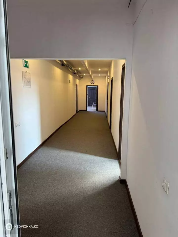 Офис, Склад и др., 3 этажа, 689 м², фотография 4