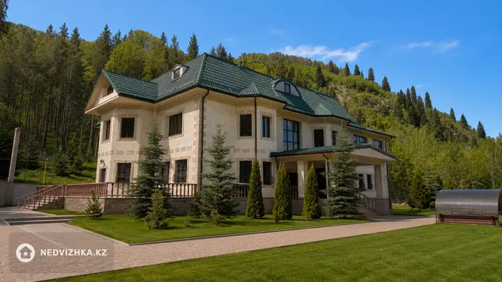 10-комнатный дом, 39 соток, 1 200 м²