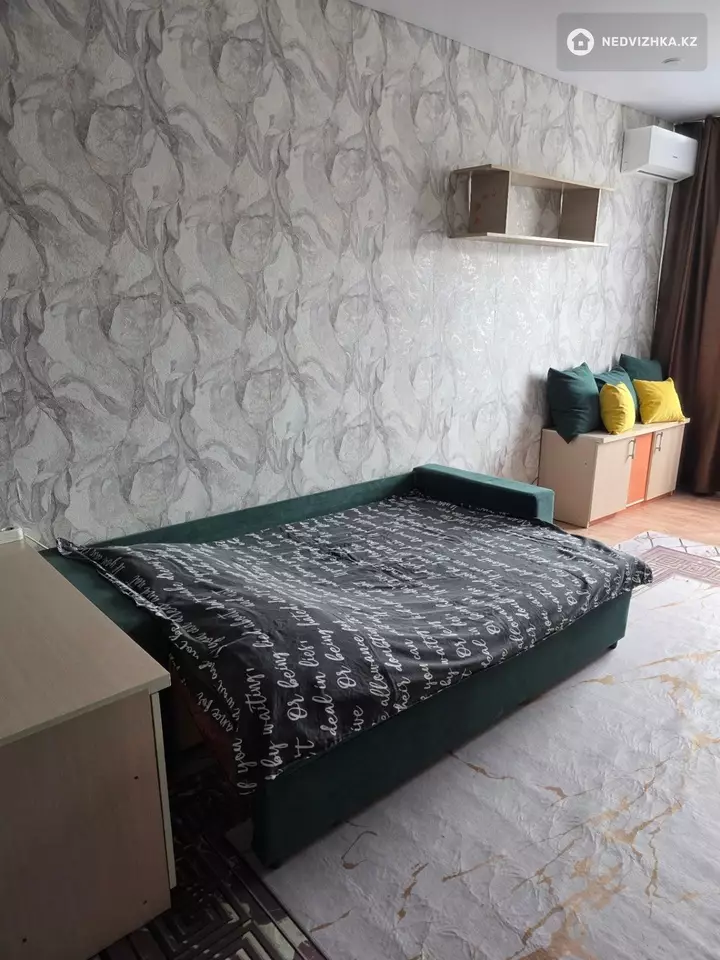 1-комнатная квартира, этаж 4 из 5, 35 м², Посуточно, фотография 2
