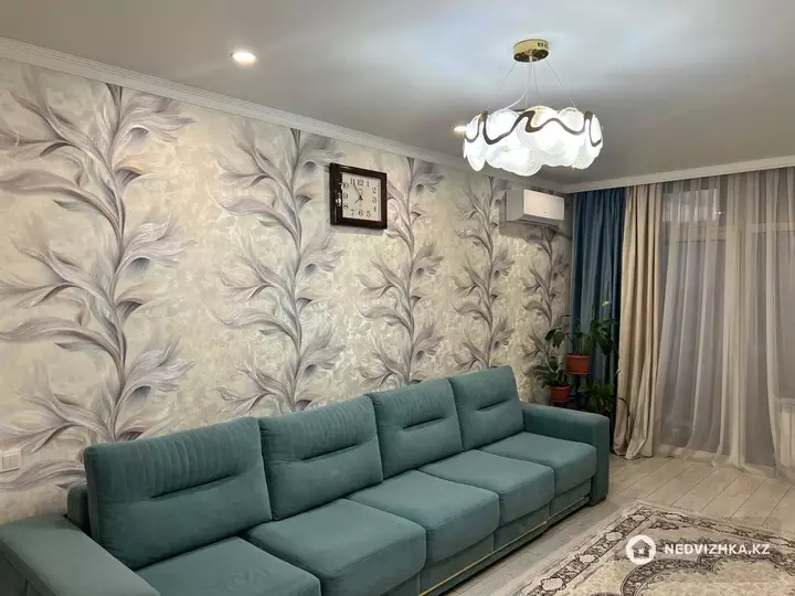 3-комнатная квартира, этаж 8 из 12, 71 м², фотография 2