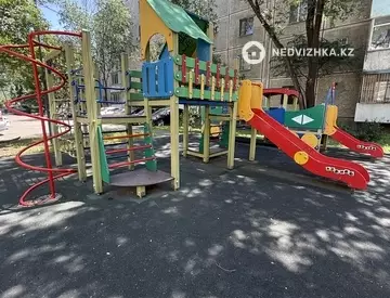 3-комнатная квартира, этаж 2 из 5, 70 м², миниатюра 2