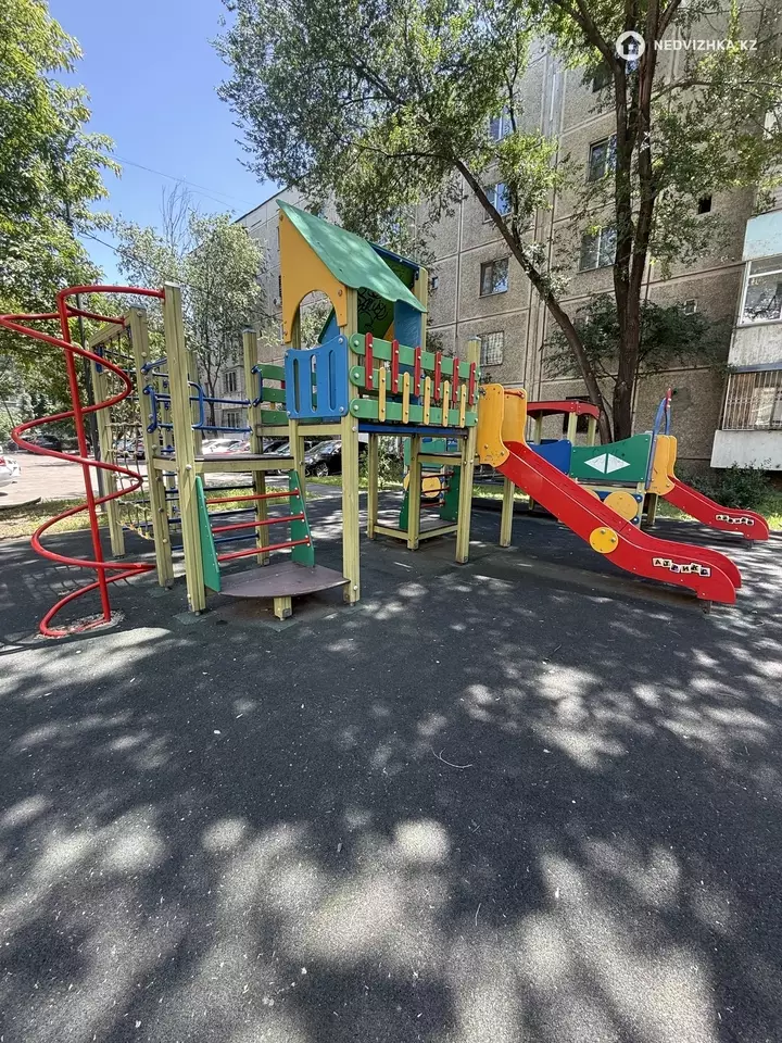 3-комнатная квартира, этаж 2 из 5, 70 м², фотография 2
