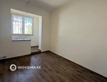3-комнатная квартира, этаж 2 из 5, 70 м², миниатюра 4