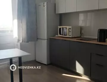 1-комнатная квартира, этаж 13 из 15, 38 м², На длительный срок