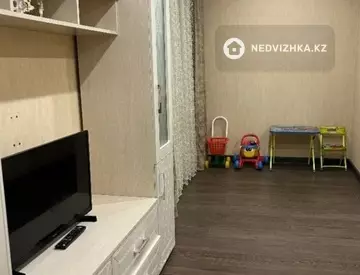 1-комнатная квартира, этаж 3 из 5, 52 м², На длительный срок