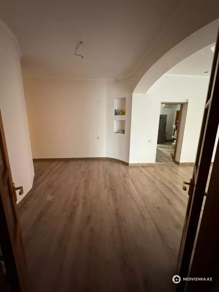 5-комнатный дом, 10 соток, 320 м², фотография 3