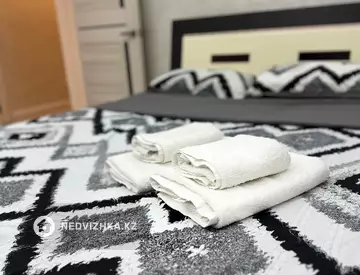 1-комнатная квартира, этаж 9 из 12, 42 м², Посуточно