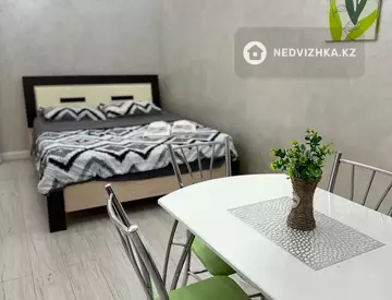 1-комнатная квартира, этаж 9 из 12, 42 м², Посуточно