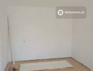 1-комнатная квартира, этаж 2 из 5, 1 м²