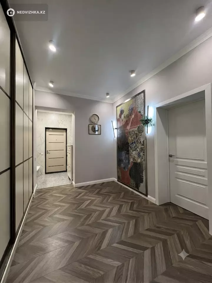 3-комнатная квартира, этаж 7 из 12, 93 м², фотография 2