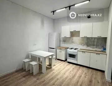 2-комнатная квартира, этаж 6 из 9, 52 м², На длительный срок