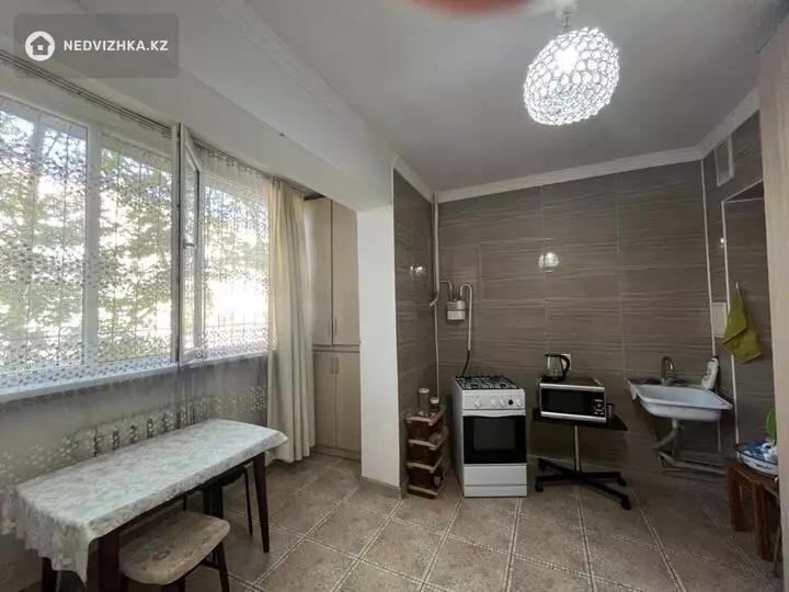 1-комнатная квартира, этаж 1 из 5, 45 м², фотография 2