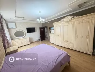 2-комнатная квартира, этаж 7 из 10, 90 м²