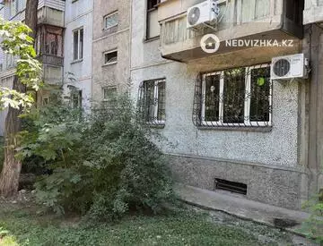 3-комнатная квартира, этаж 1 из 5, 63 м², миниатюра 2