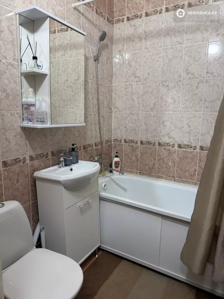 1-комнатная квартира, этаж 3 из 4, 32 м², Посуточно, фотография 5
