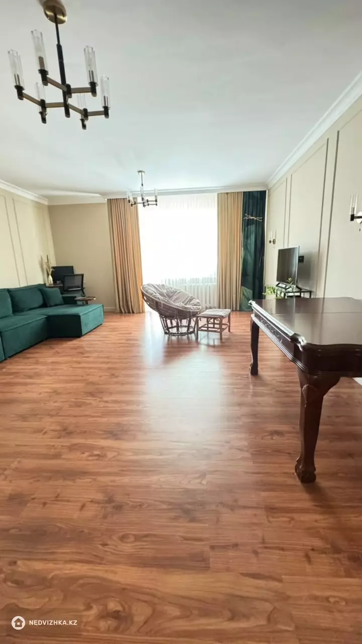 2-комнатная квартира, этаж 5 из 5, 81 м², фотография 3