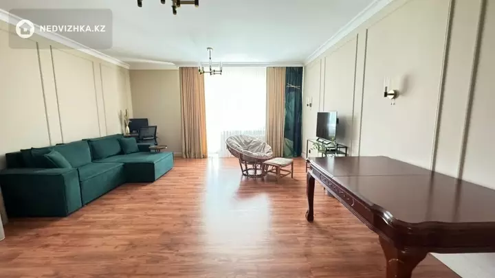 2-комнатная квартира, этаж 5 из 5, 81 м², фотография 4