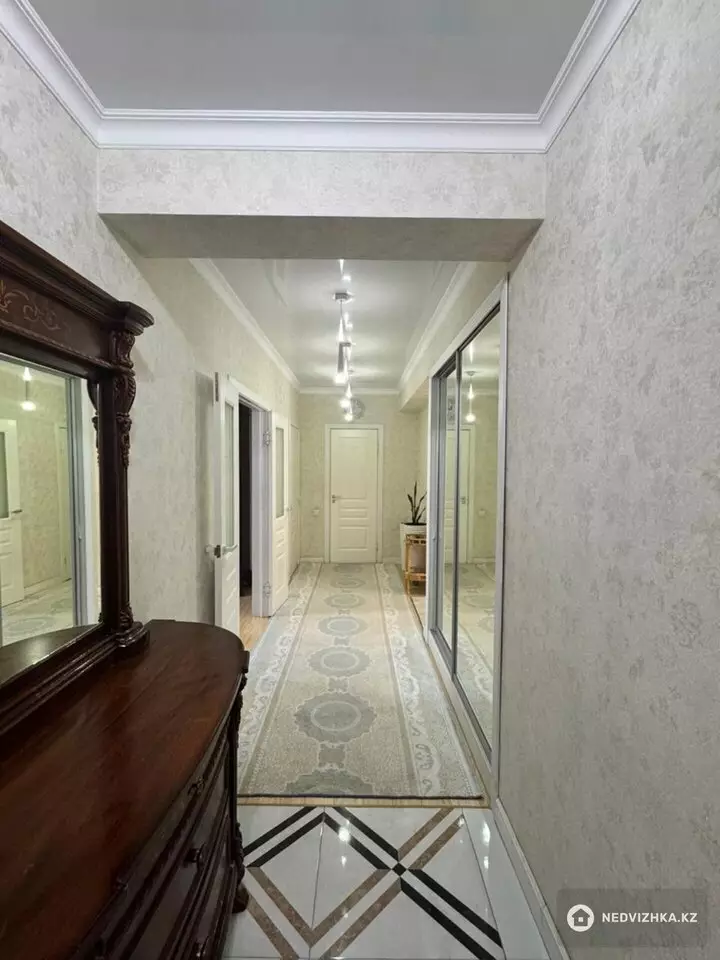 3-комнатная квартира, этаж 1 из 10, 91 м², фотография 4