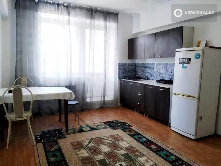 2-комнатная квартира, этаж 4 из 5, 37 м², фотография 3