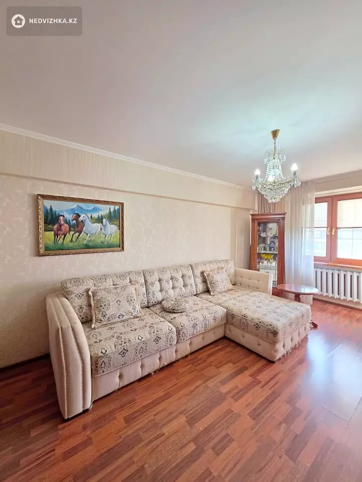 3-комнатная квартира, этаж 8 из 9, 104 м², фотография 2