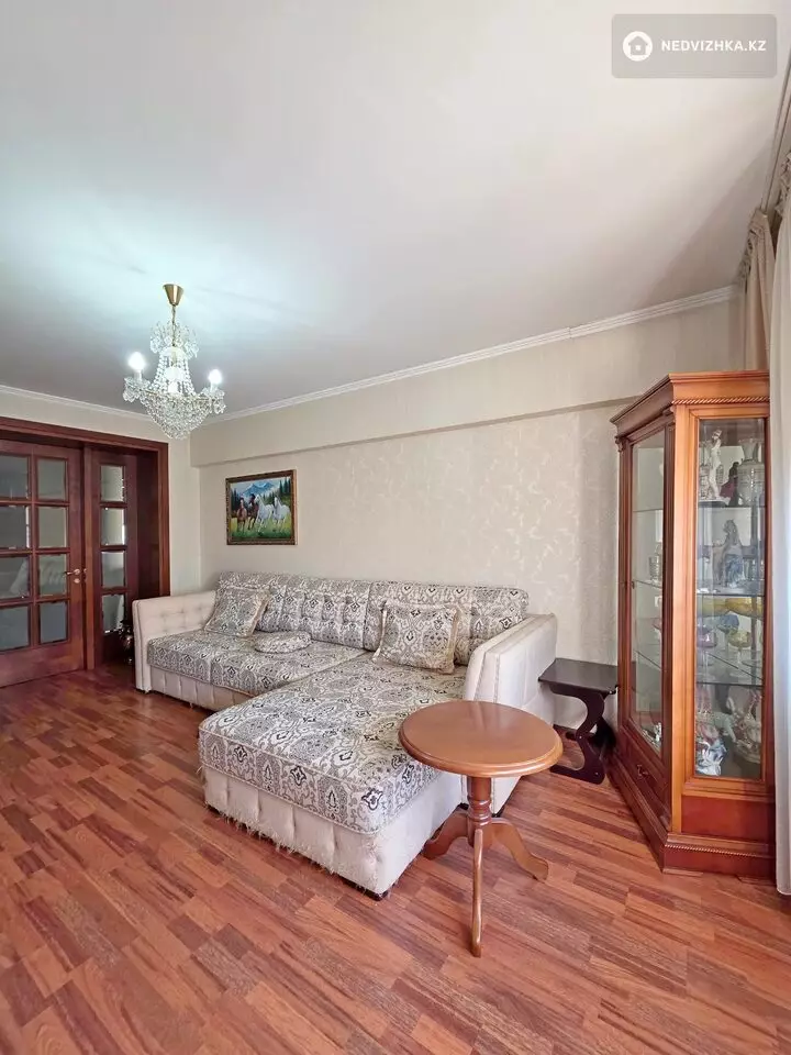 3-комнатная квартира, этаж 8 из 9, 104 м², фотография 3