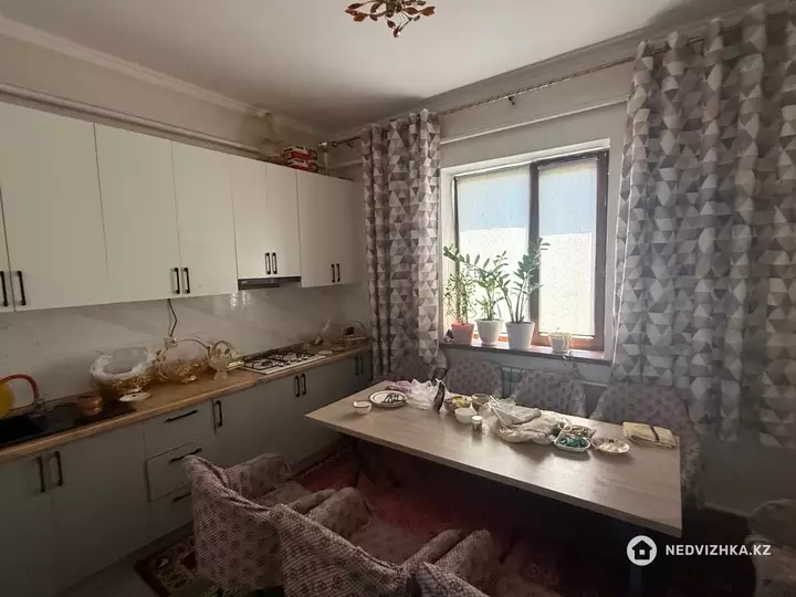 5-комнатный дом, 5.7 соток, 240 м², фотография 3