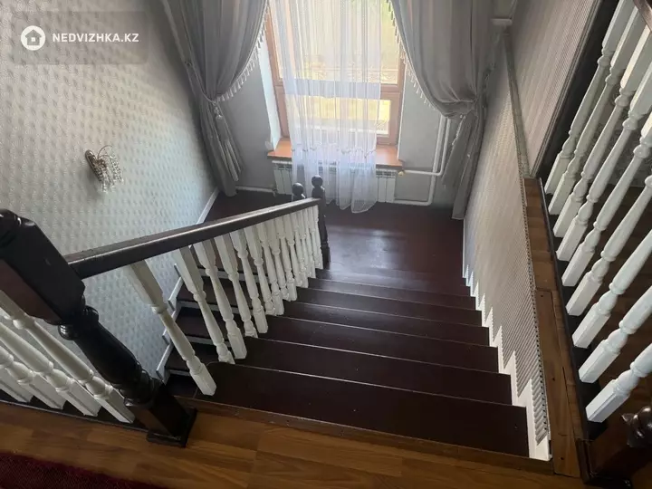 5-комнатный дом, 5.7 соток, 240 м², фотография 4