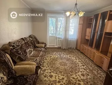 3-комнатная квартира, этаж 4 из 6, 64 м², миниатюра 2
