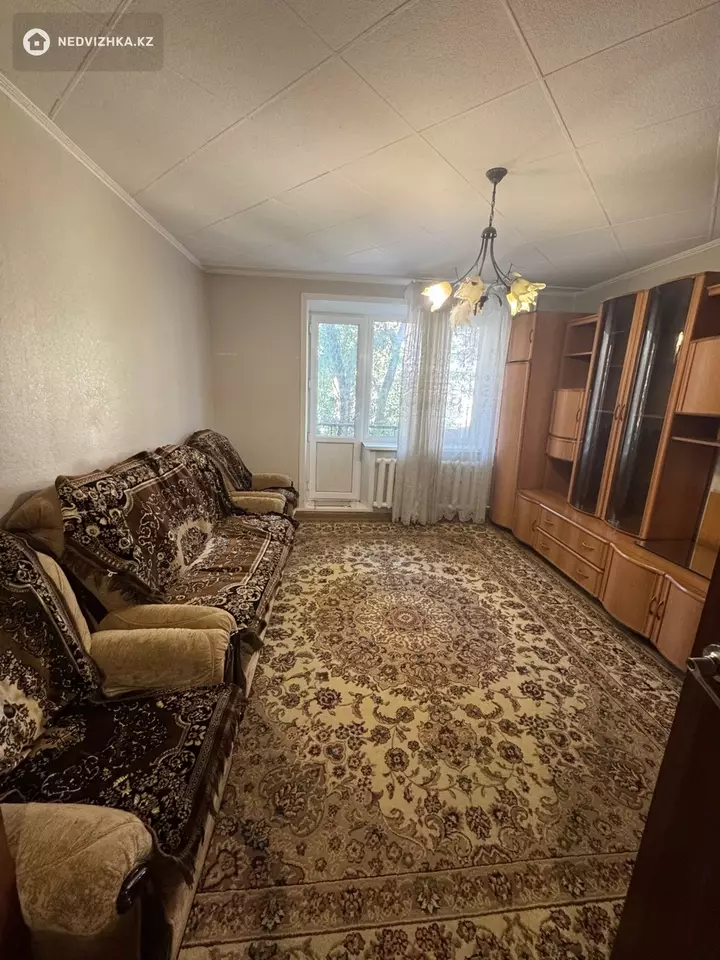 3-комнатная квартира, этаж 4 из 6, 64 м², фотография 2