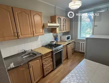 3-комнатная квартира, этаж 4 из 6, 64 м², миниатюра 4