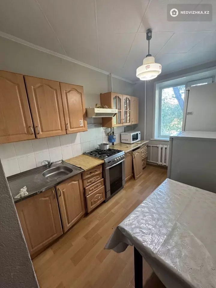 3-комнатная квартира, этаж 4 из 6, 64 м², фотография 4
