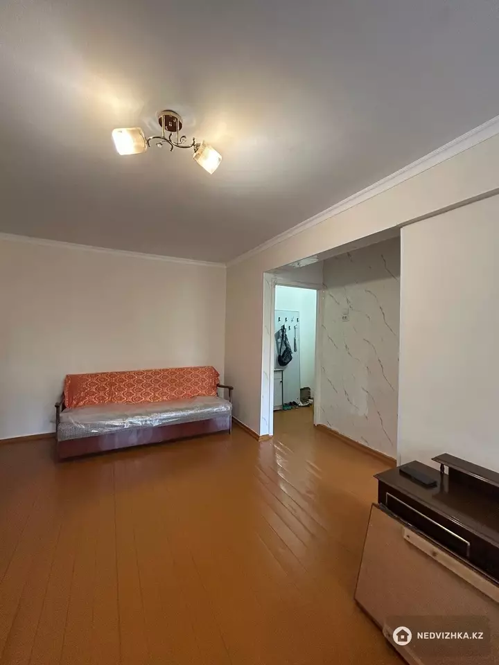3-комнатная квартира, этаж 2 из 5, 59 м², фотография 2