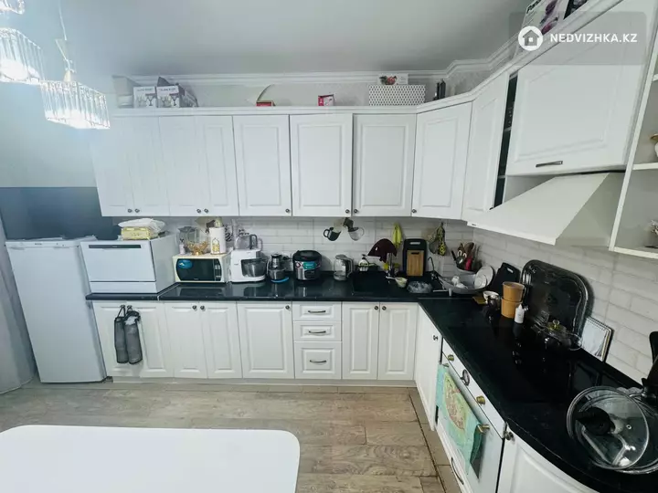 2-комнатная квартира, этаж 1 из 9, 56 м², фотография 2