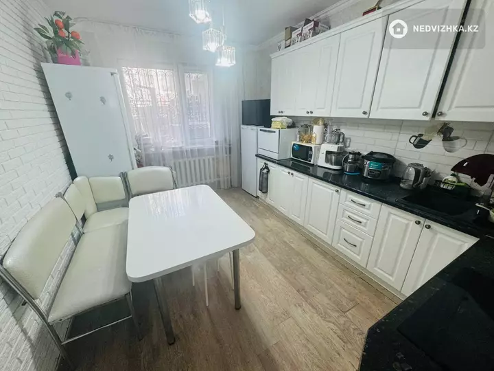 2-комнатная квартира, этаж 1 из 9, 56 м², фотография 3