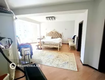 4-комнатная квартира, этаж 6 из 9, 130 м²