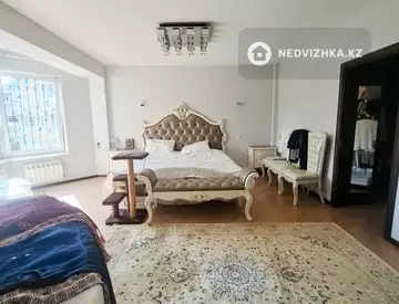 4-комнатная квартира, этаж 6 из 9, 130 м²