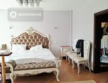 4-комнатная квартира, этаж 6 из 9, 130 м²