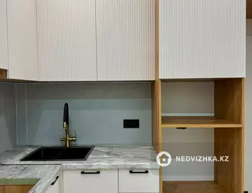 3-комнатная квартира, этаж 13 из 17, 68 м², миниатюра 3