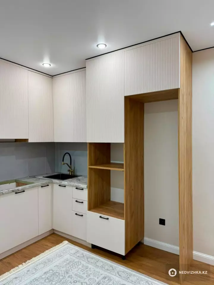3-комнатная квартира, этаж 13 из 17, 68 м², фотография 2