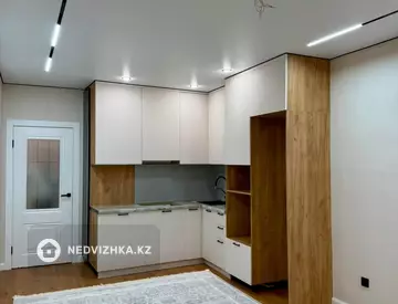 3-комнатная квартира, этаж 13 из 17, 68 м², миниатюра 1