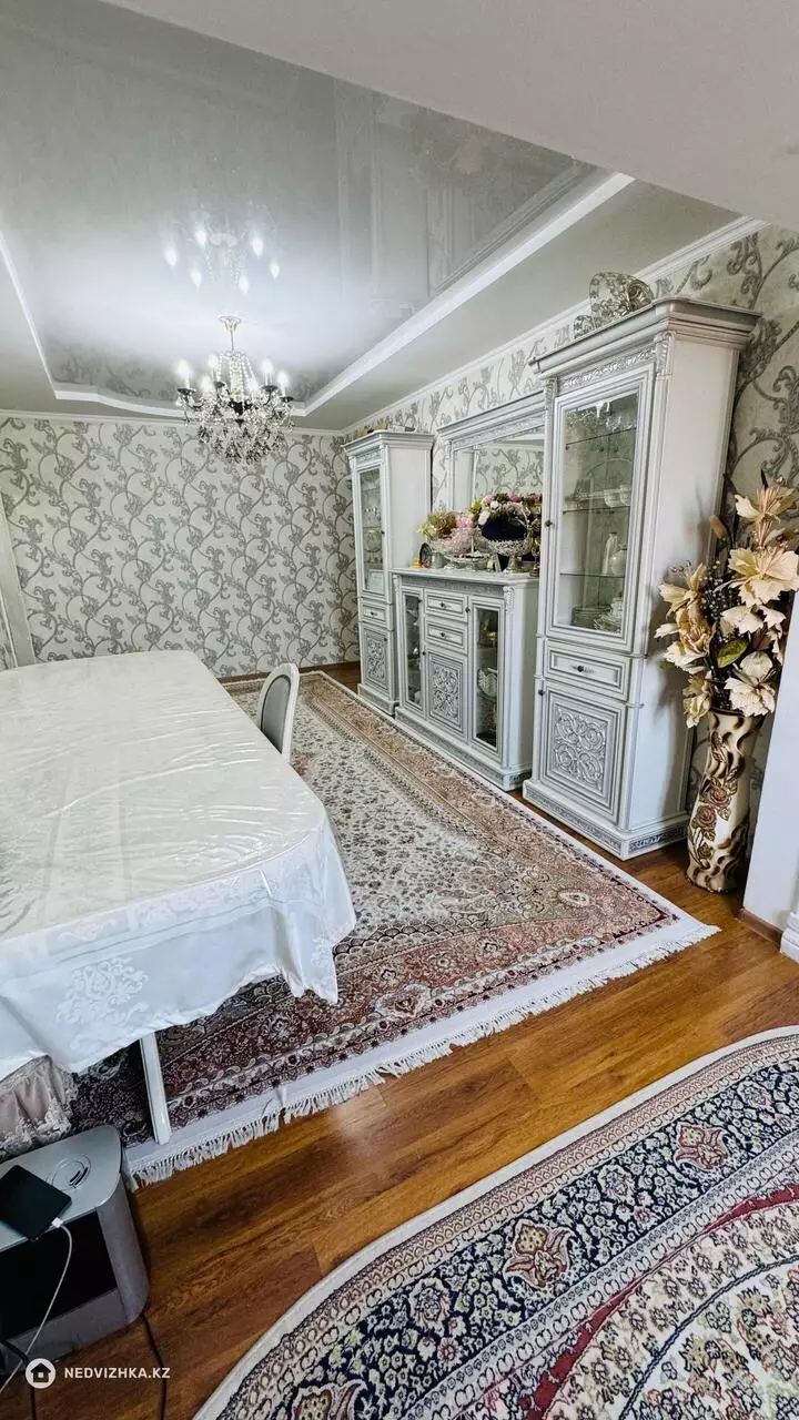 4-комнатная квартира, этаж 4 из 4, 95 м², фотография 2