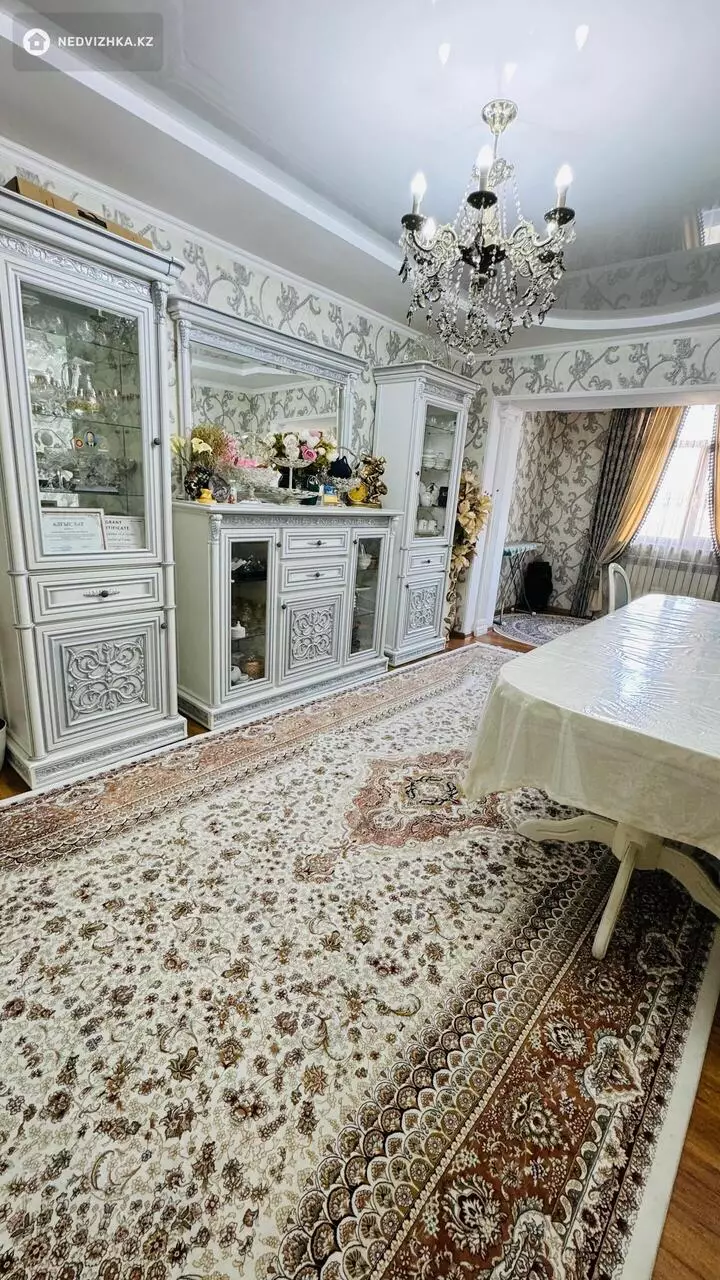 4-комнатная квартира, этаж 4 из 4, 95 м², фотография 3