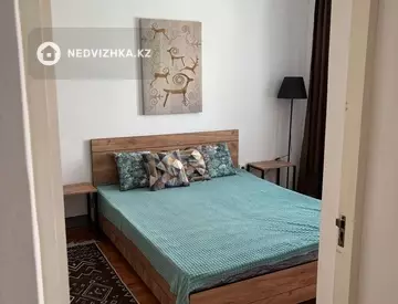 3-комнатная квартира, этаж 3 из 3, 68 м², миниатюра 1