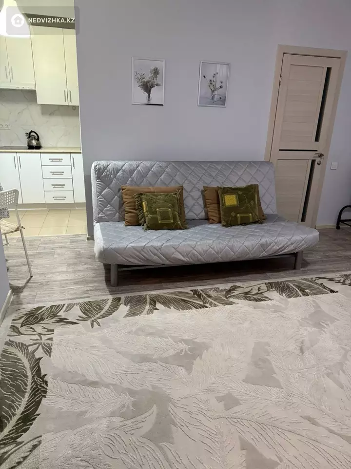 1-комнатная квартира, этаж 13 из 13, 44 м², фотография 2