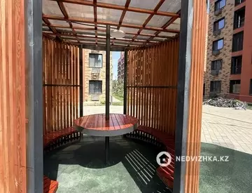 2-комнатная квартира, этаж 4 из 6, 70 м², миниатюра 2